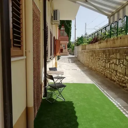 Al Mare Da Paola Apartment